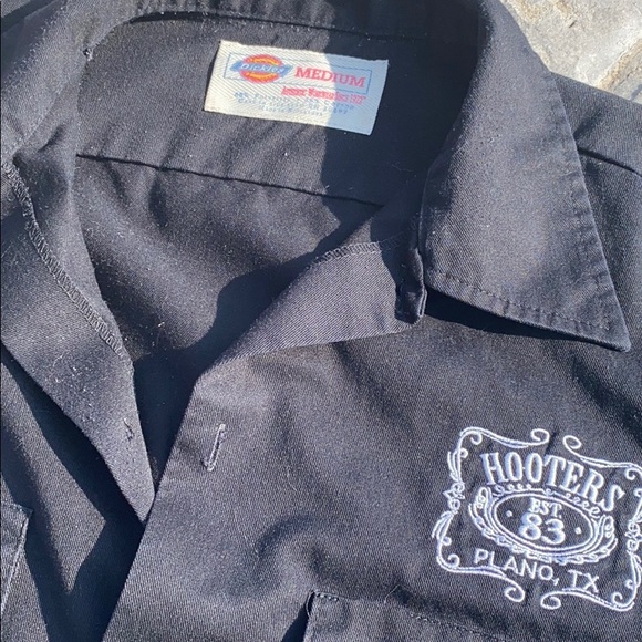 2 Hooters Dickies Shirts Size Medium - Picture 3 of 7